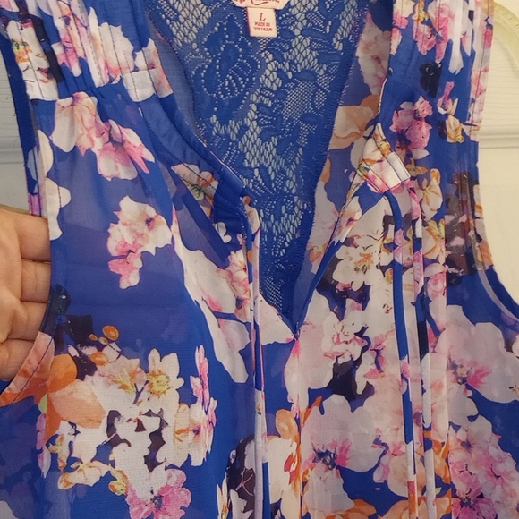 Top - Picture 4 of 4